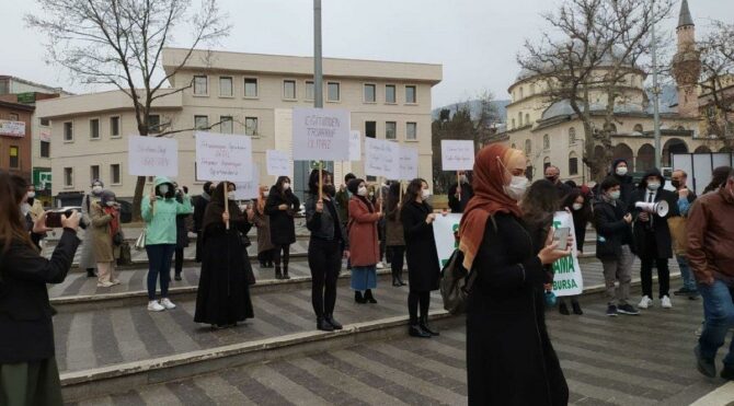 Atama sayısını yetersiz bulan öğretmenler meydanlara çıktı
