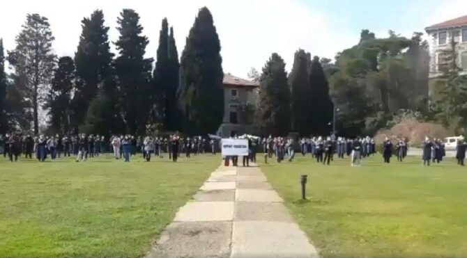 Boğaziçili öğrencilerden akademisyenlere destek