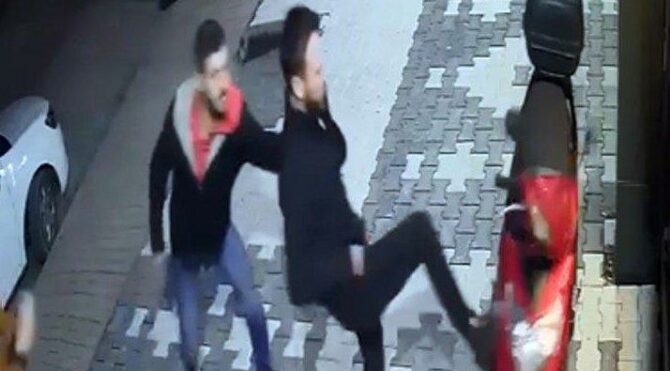 Bu sefer de kardeşi: Yine çiğ köfteciye saldırdılar