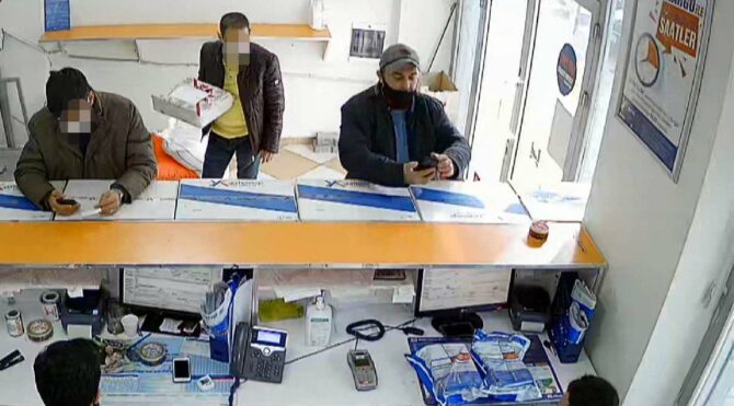 Çaldıklarını kargoyla gönderip almaya uçakla giden hırsız son işinde uçağı kaçırınca…