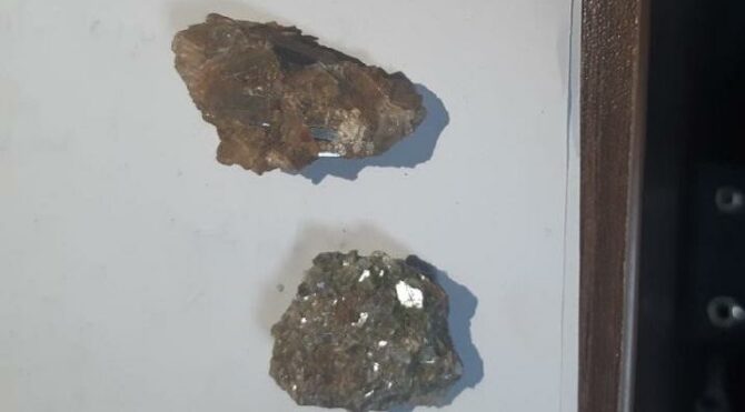 Definecilerin evinden 4 milyar liralık değerli taş çıktı