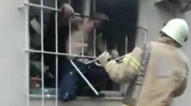 Dehşete düşüren görüntü! Son anda kurtarıldı