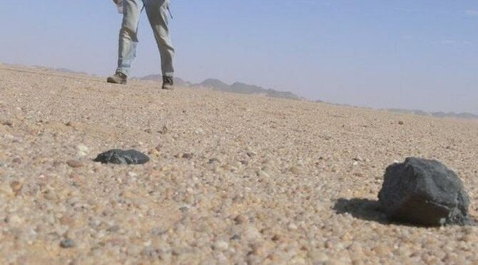 Fransız uzmanlar açıkladı: Göktaşı 4.5 milyar yıllık Fransız uzmanlar açıkladı: Göktaşı 4.5 milyar yıllık