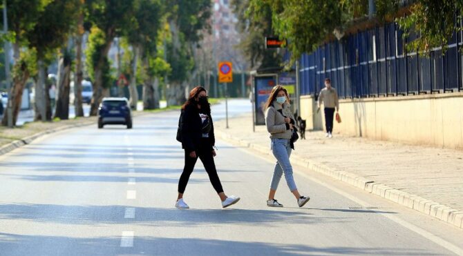 Hafta sonu sokağa çıkma yasağı var mı? İşte hafta sonu yasak olan iller…
