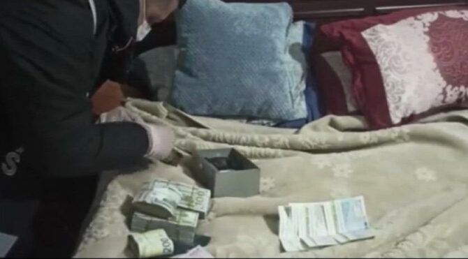 Havalimanında gişe memurlarından ‘kur’ dolandırıcılığı