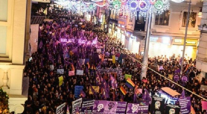 İstanbul Valiliği duyurdu: ‘Feminist Gece Yürüyüşü’nde 13 gözaltı