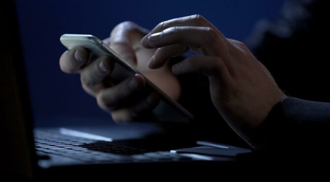 İstanbul’da emekli savcının 99 bin TL’sini dolandırdılar