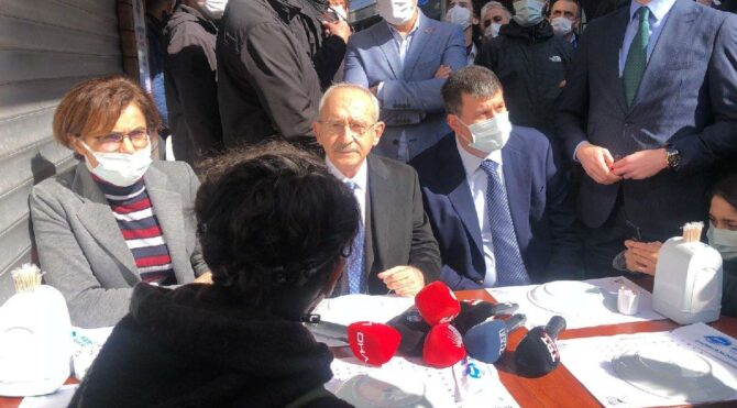 Kemal Kılıçdaroğlu’ndan Kadıköy’de esnaf ziyareti