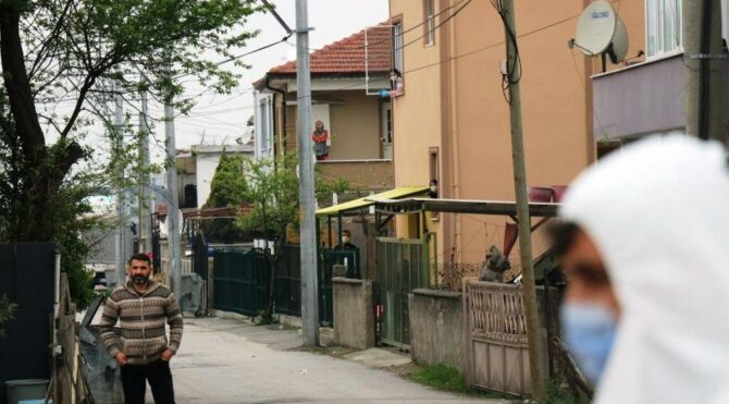 Kırmızı kategorideki kentte 3 bin kişi karantinaya alındı