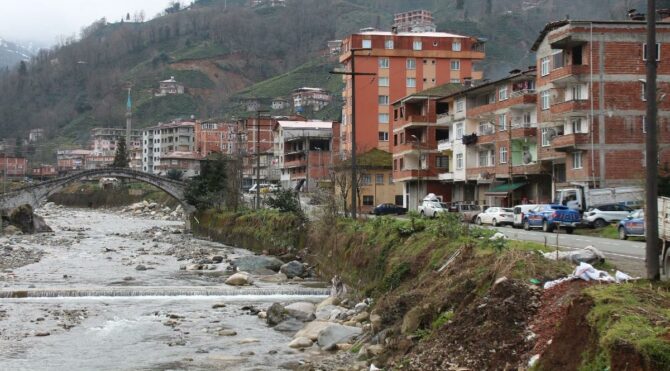 Kırmızıyı gören Rize’de alarm! 10 noktada karantina kararı