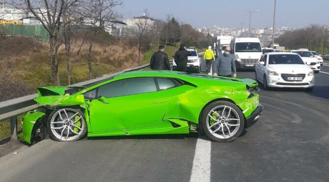 Milyonluk araçla makas pahalıya mal oldu! Sürücü tanıdık çıktı