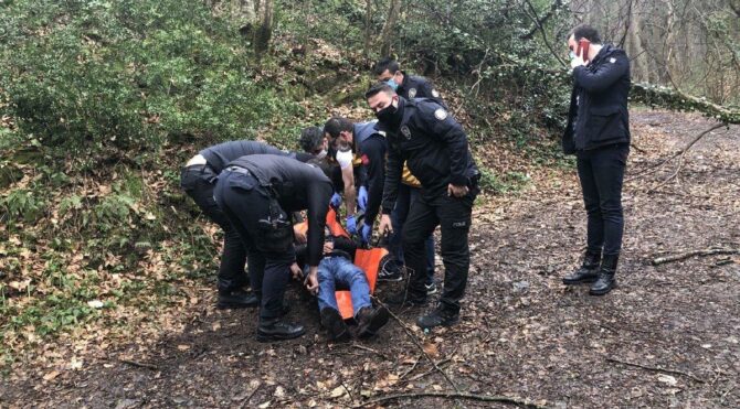 Ormanda bulduğu silahla kendisini vurdu