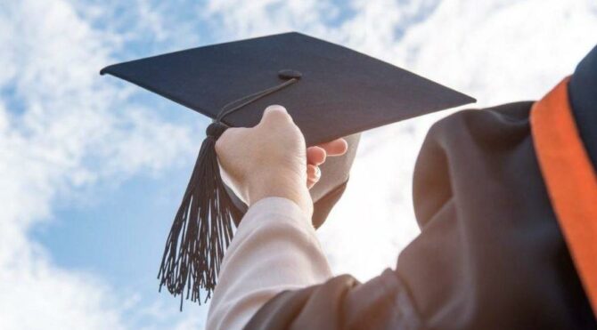 Özel ilanla eşi dostu öğretim üyesi yapmak zorlaştı