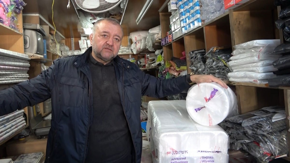 Pandemide 3 liraya satılan plastik bardağın paketi 6 lira oldu