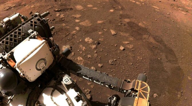 Perseverance Mars’ta ilk turunu attı: 6.5 metrede izlerini bıraktı