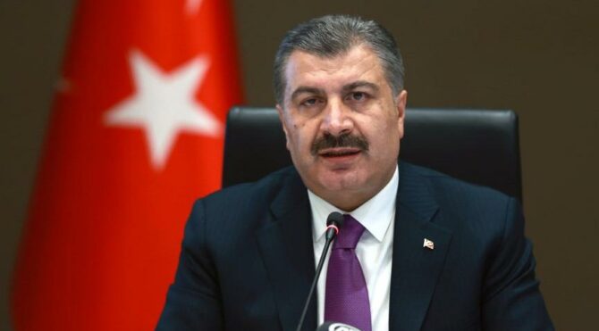 Sağlık Bakanı Fahrettin Koca’nın canlı yayınına tepki mesajı yağdı