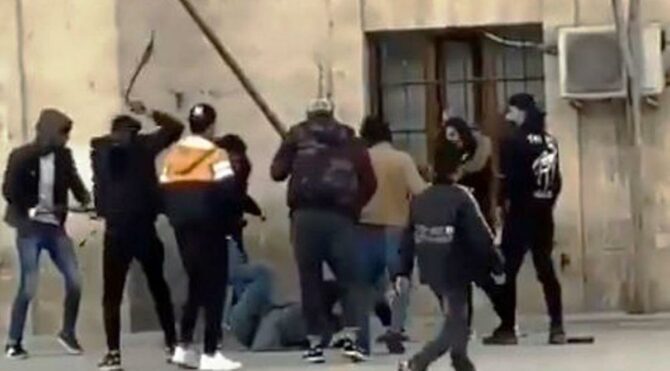 Şanlıurfa’da meydanda linç girişimi Şanlıurfa’da meydanda linç girişimi