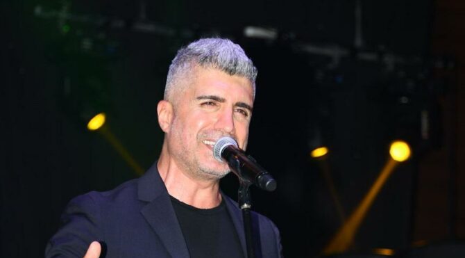 Şarkıcı Özcan Deniz hakkında dava açıldı