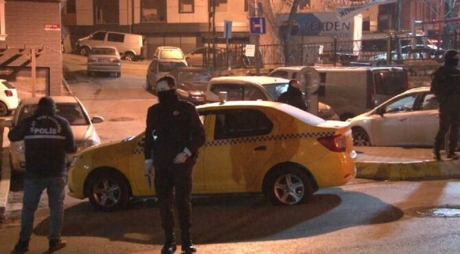 Taksiciye silah dayayıp kaçtılar