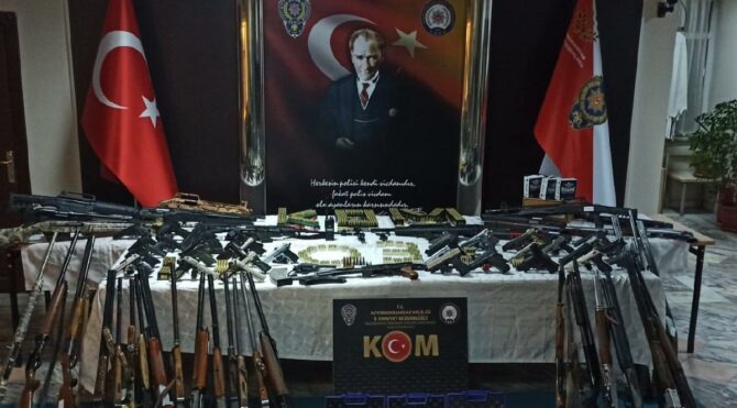 Silah ticareti yapan örgüte 8 ilde eş zamanlı operasyon: 49 gözaltı