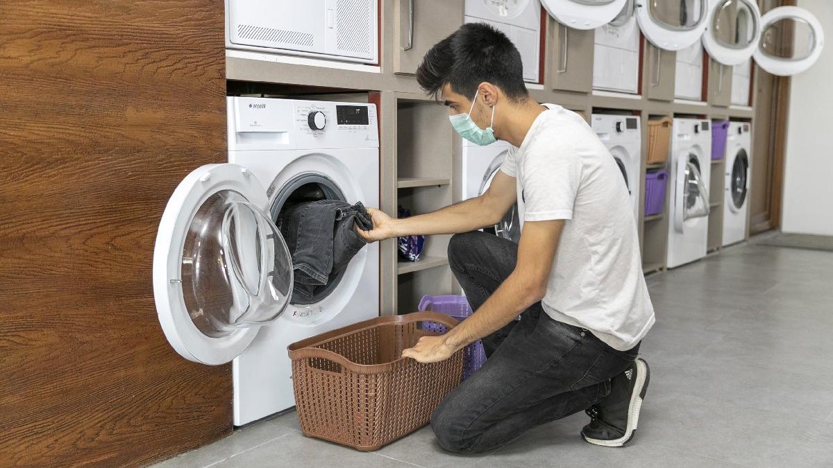 ‘Çamaşır kafe’ üniversiteli akınına uğradı ‘Çamaşır kafe’ üniversiteli akınına uğradı