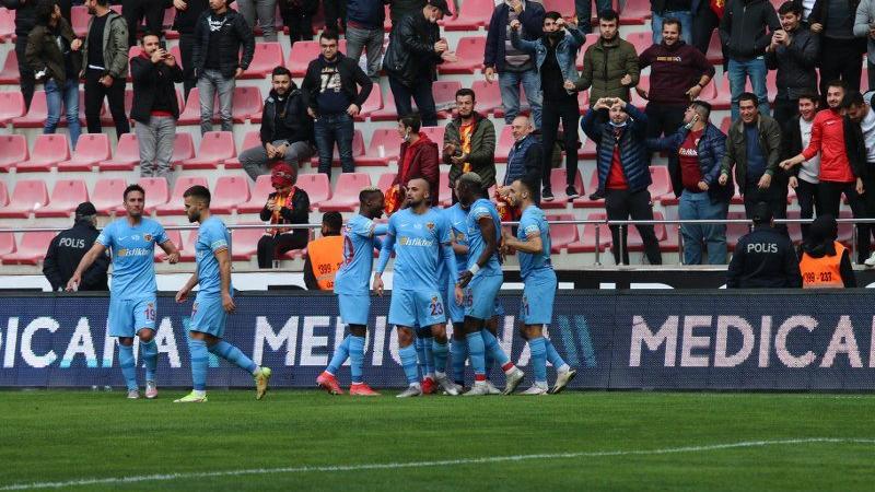 Kayserispor 90+3’te 3 puanı kaptı! Müthiş maçta 3 gol, 2 kırmızı kart
