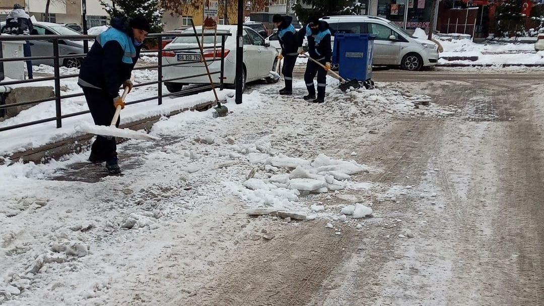 Ankara Valiliği’nden ‘buzlanma’ uyarısı Ankara Valiliği’nden ‘buzlanma’ uyarısı