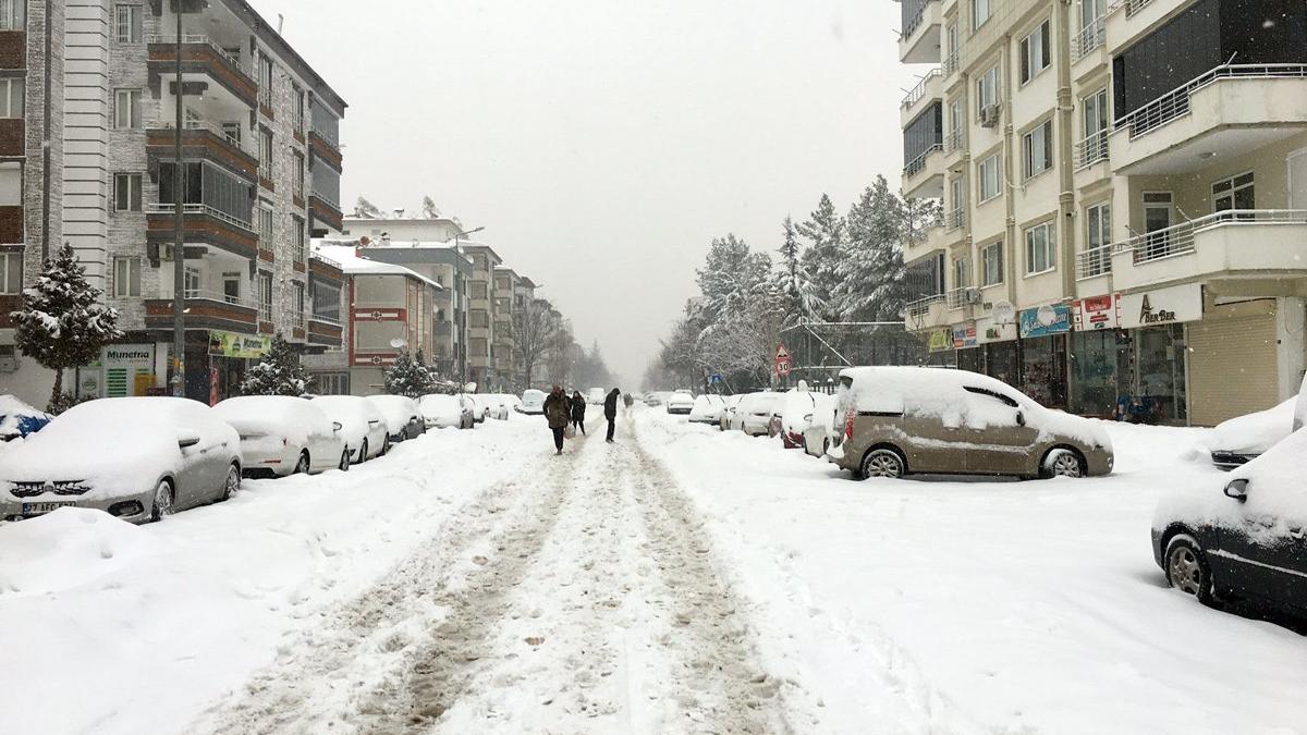 Gaziantep’te uçak ve otobüs, Denizli’de uçak seferleri iptal edildi