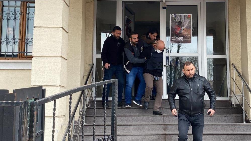 Aile katliamında şok detay: 2 yeğenini öldürmek için arayışa girmiş