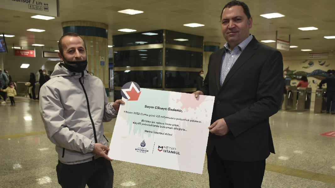 İstanbul metrosunda 2,5 milyon yolcuyla rekor kırıldı