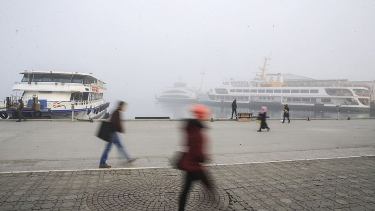 İstanbul’da vapur seferlerine lodos engeli İstanbul’da vapur seferlerine lodos engeli