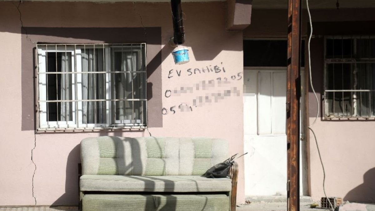 Geriye, duvarlara yazdıkları telefon numaraları kaldı