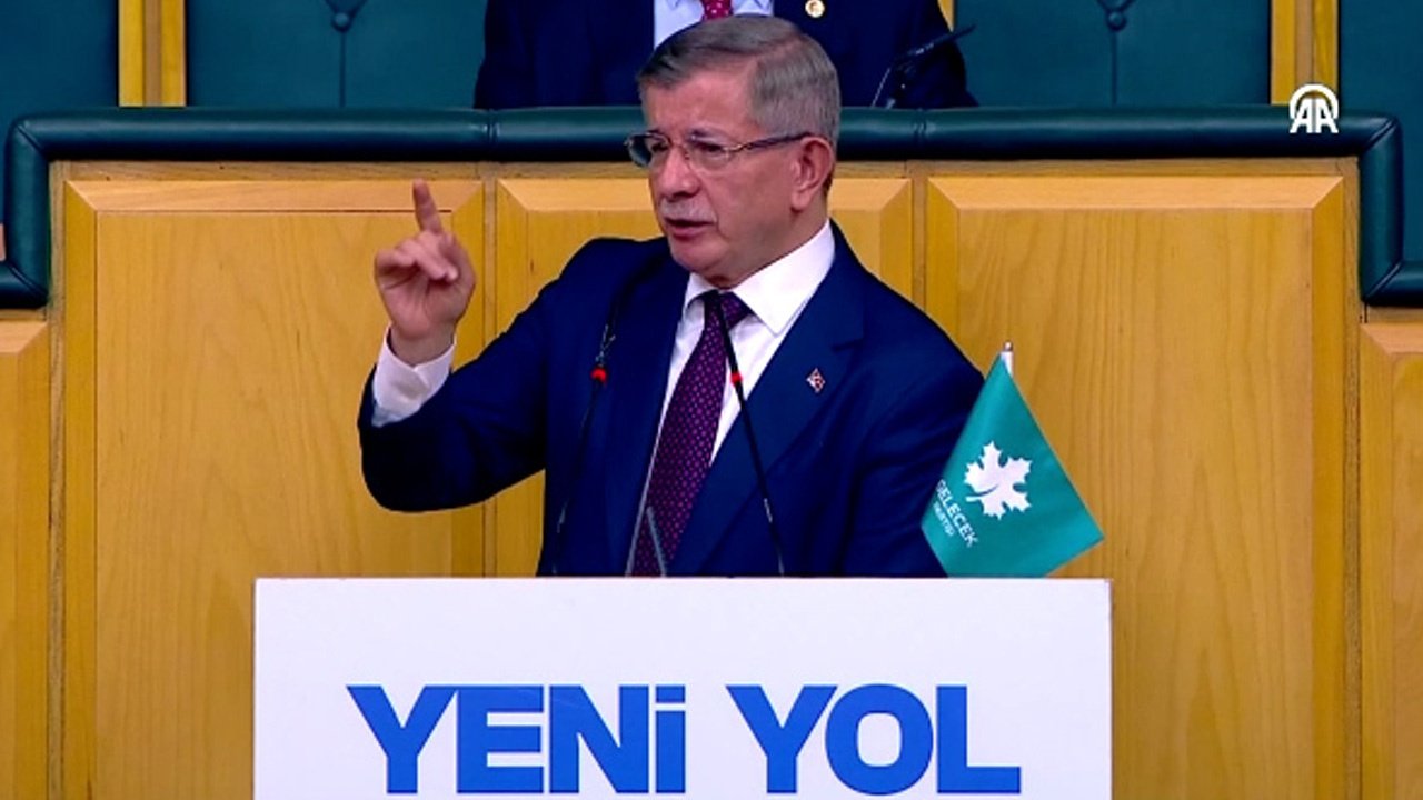 Ahmet Davutoğlu’ndan Mısır’a Gazze başvurusu: Çıplak ayaklarımla yürümeye hazırım