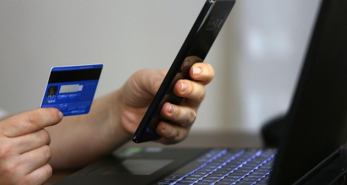 Banka hesabını ve kartını arkadaşı kullandı, cezayı sahibi aldı
