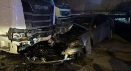 Bolu’da park halindeki araçlara çarpan otomobildeki 4 kişi ağır yaralandı