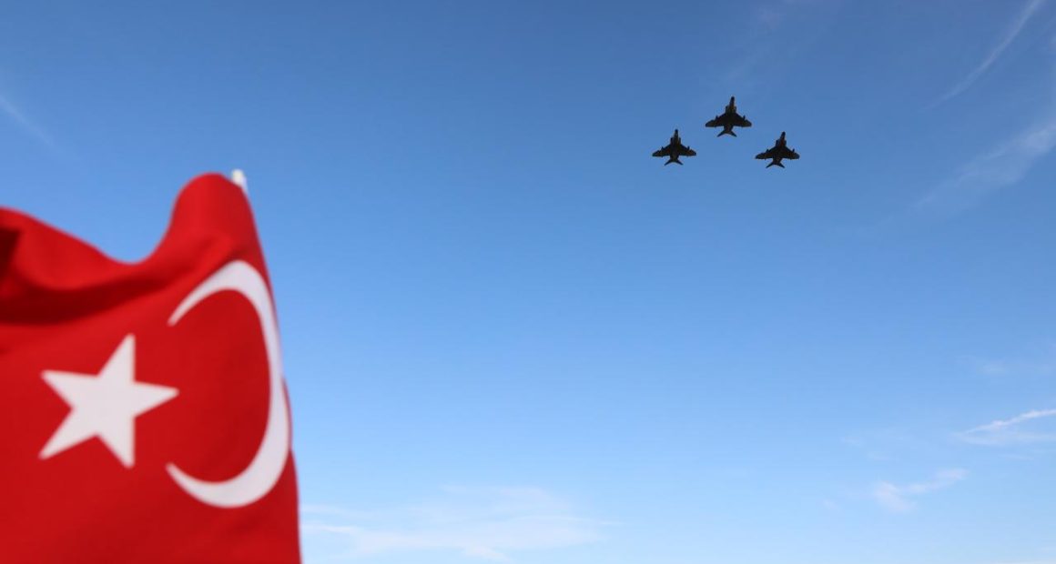 Sakarya Zaferi’nin 104. yılında Dua Tepe’de selamlama uçuşu
