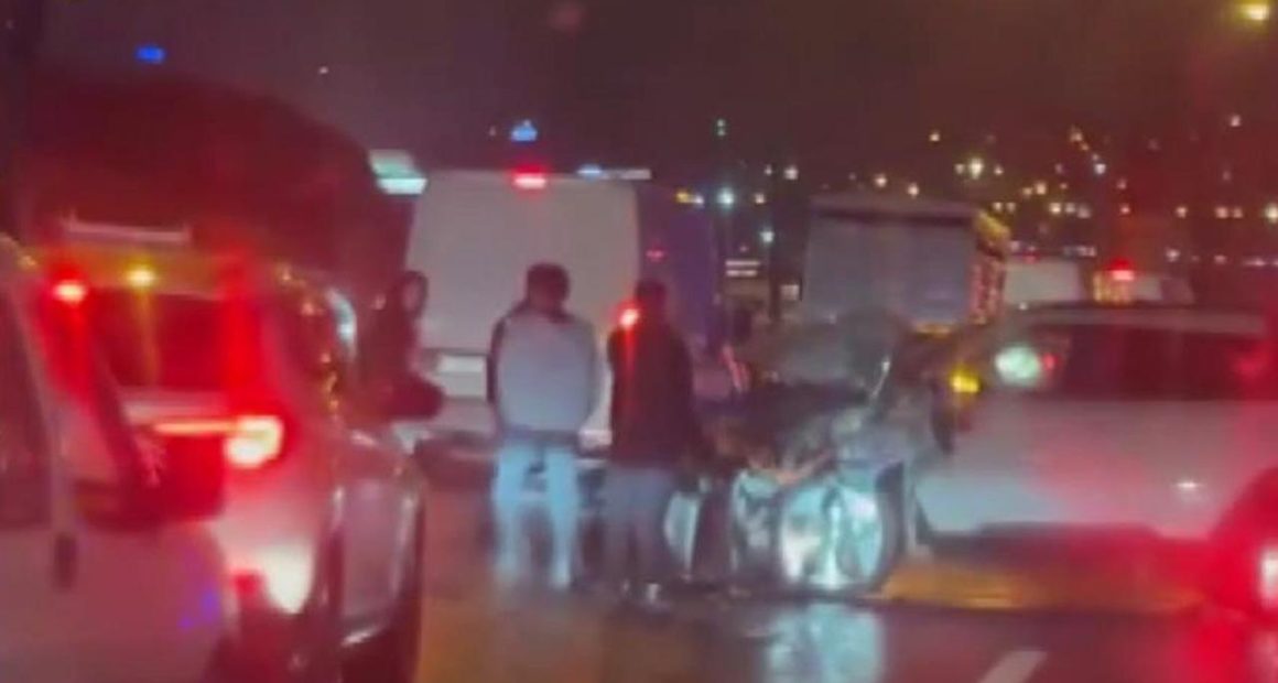 TEM Otoyolu’nda 17 araç birbirine girdi