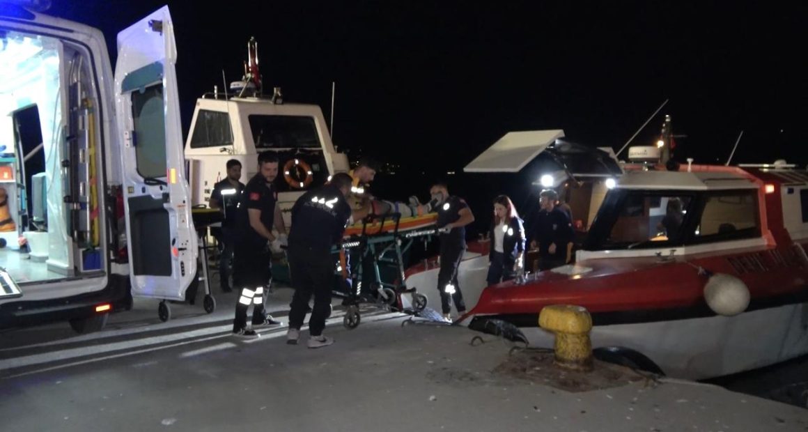 Tekne kazasında yaralanan kişi deniz ambulansı ile kurtarıldı