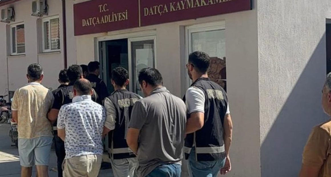 Tekneyle kaçmaya çalışırken yakalanan 8 FETÖ şüphelisi tutuklandı