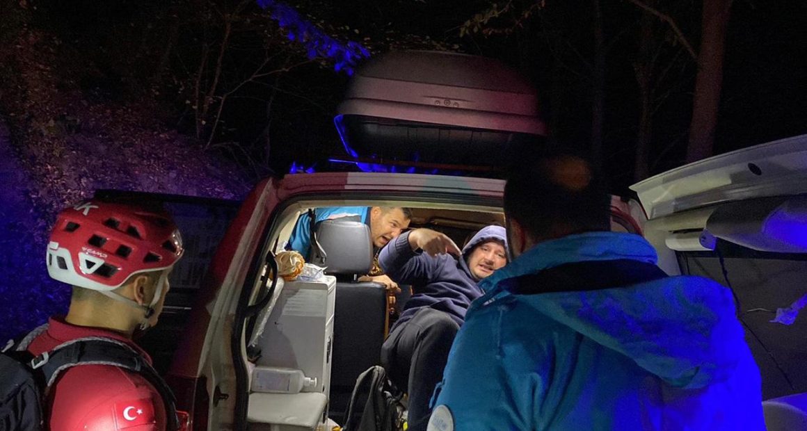 Yürüyüş yaparken mahsur kalan kişinin yardımına ekipler koştu