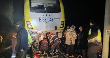 Balıkesir Savaştepe’de lokomotif raydan çıktı: Kaya parçası neden oldu