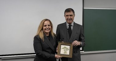 Geleceğin Profesyonelleri, Ahmet Pura ile “Hayat Güneşli Bir Sağanak” Konferansı’nda Bir Araya Geldi