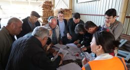 Büyükşehir arı kovanı hibesi ile üreticilerin yüzünü güldürüyor