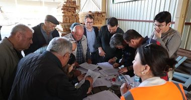 Büyükşehir arı kovanı hibesi ile üreticilerin yüzünü güldürüyor