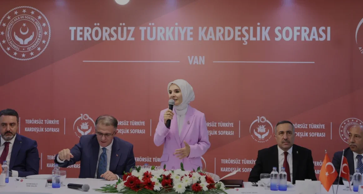 Bakan Göktaş Van’da Terörsüz Türkiye Kardeşlik Sofrasında Konuştu