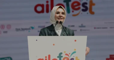 Bakan Göktaş İstanbulda AileFest Açılışında Yerel Yönetimlere Çağrı Yaptı